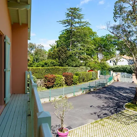 Familiale A Biarritz, Parc Prive, Pelote Basque & Boulodrome Bed & Breakfast