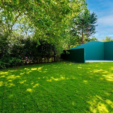 Familiale A Biarritz, Parc Prive, Pelote Basque & Boulodrome Bed & Breakfast