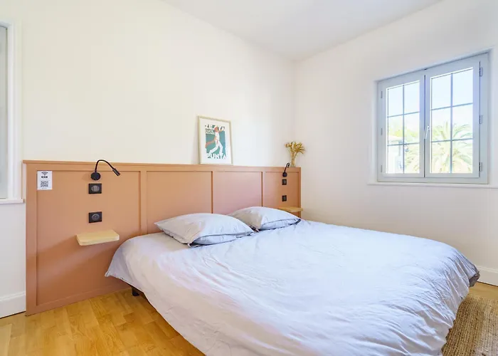 Familiale A Biarritz, Parc Prive, Pelote Basque & Boulodrome Bed & Breakfast