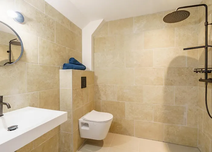 Familiale A Biarritz, Parc Prive, Pelote Basque & Boulodrome Bed & Breakfast 4*