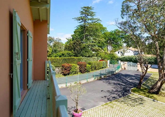 Familiale A Biarritz, Parc Prive, Pelote Basque & Boulodrome 住宿加早餐酒店