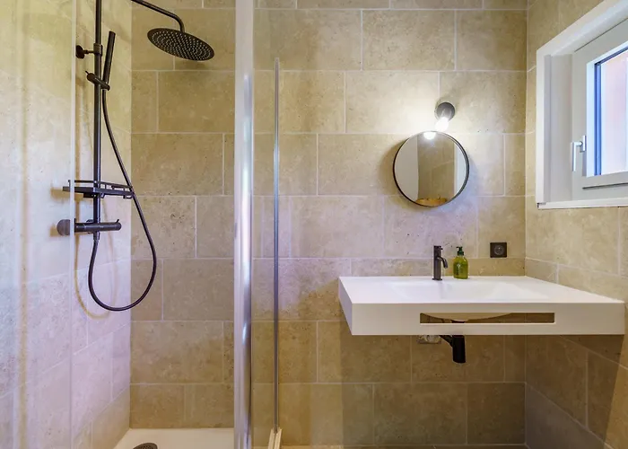 Familiale A Biarritz, Parc Prive, Pelote Basque & Boulodrome 4* 比亚里茨