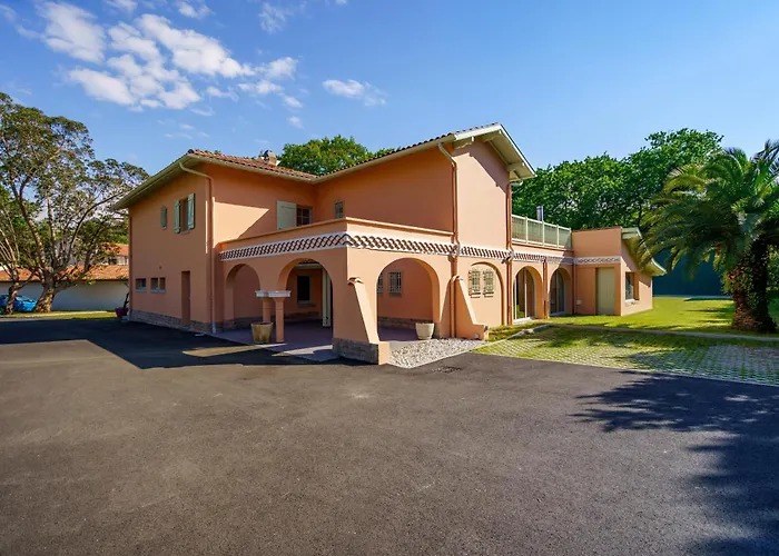 Familiale A Biarritz, Parc Prive, Pelote Basque & Boulodrome 比亚里茨